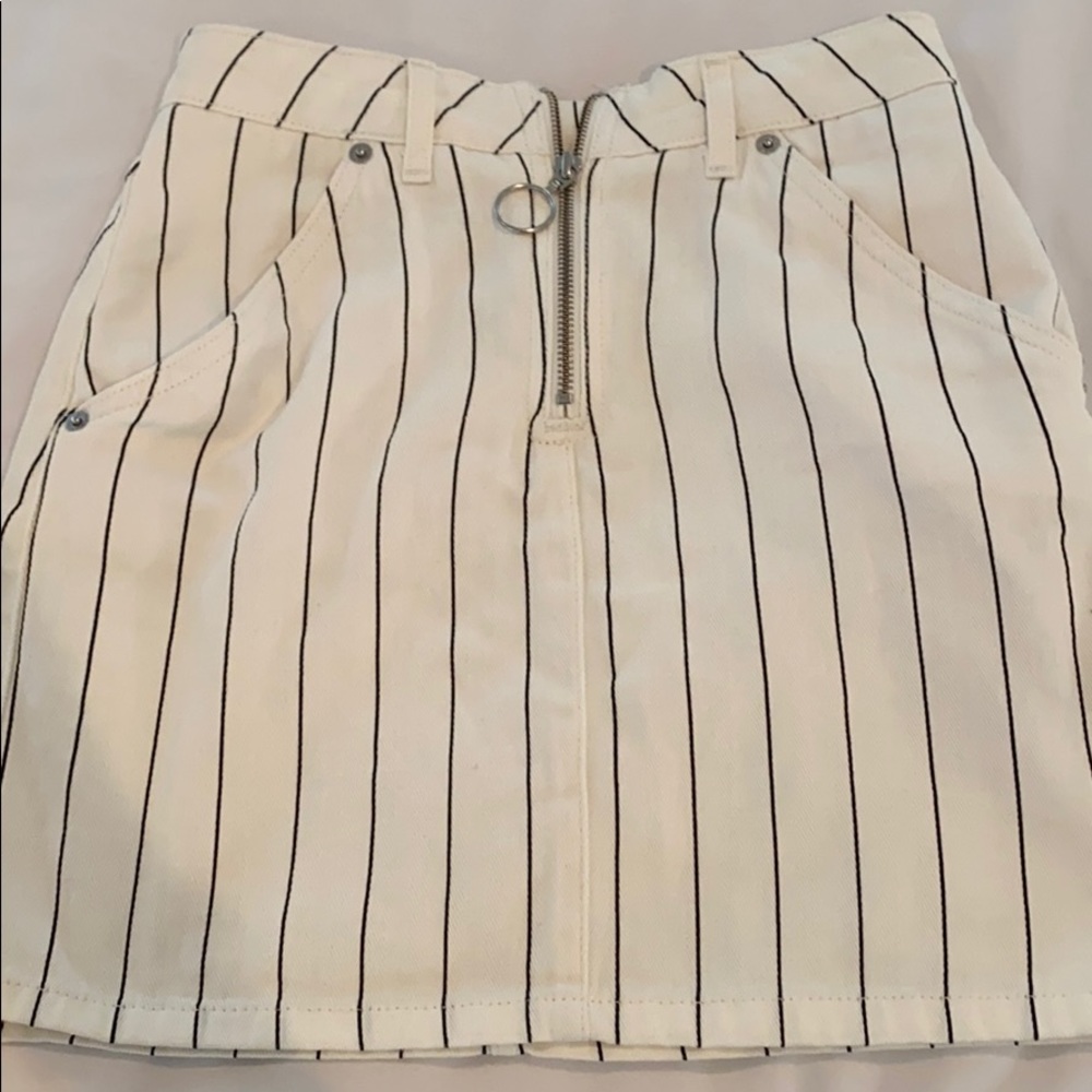 LF mini white and black skirt